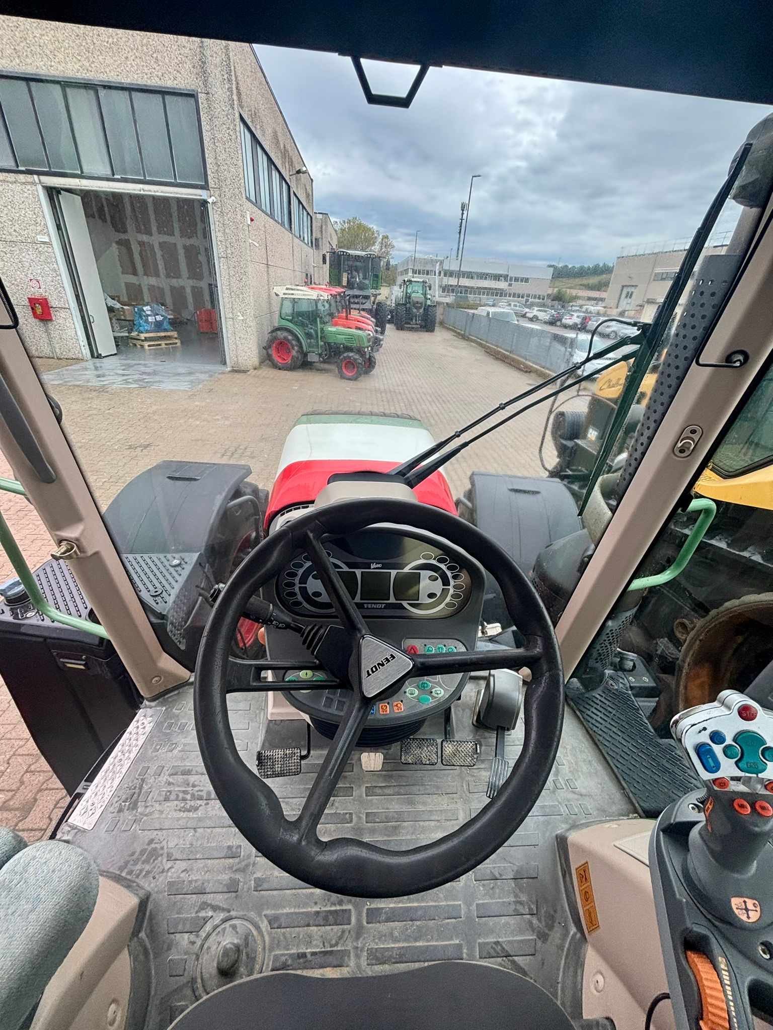 Trattore Usato FENDT 724 SCR - immagine 6