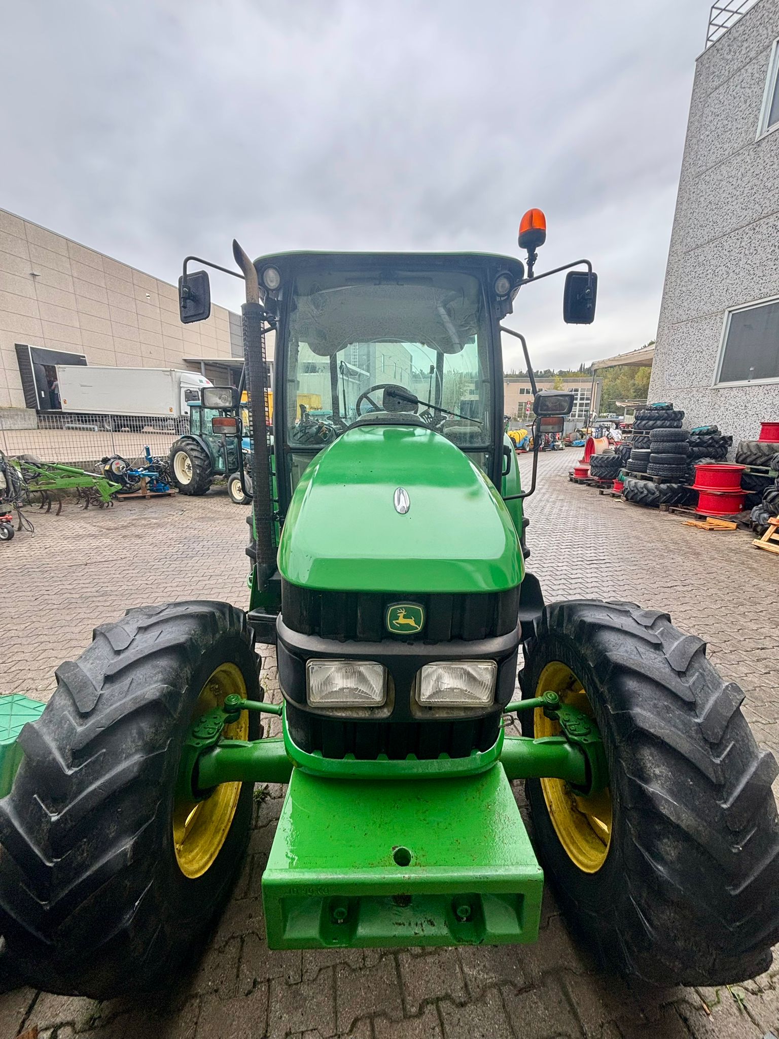 Trattore Usato JOHN DEERE 5820